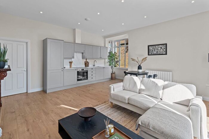 2 Bedroom Flat For Sale In Graylands Manor, Langhurstwood Road, RH12