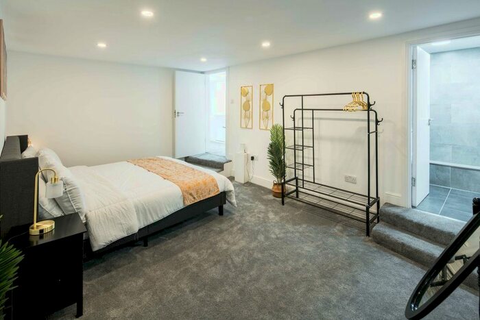 2 Bedroom Flat To Rent In Chelsea Embankment, London, SW3