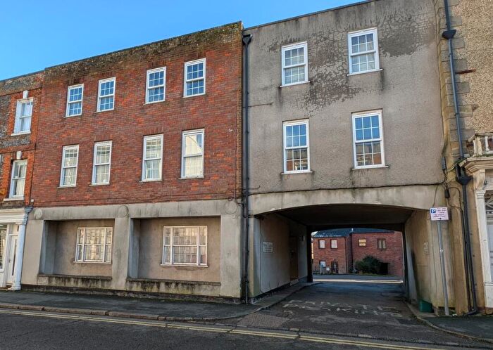 2 Bedroom Flat For Sale In Castle Court, Buckingham, MK18