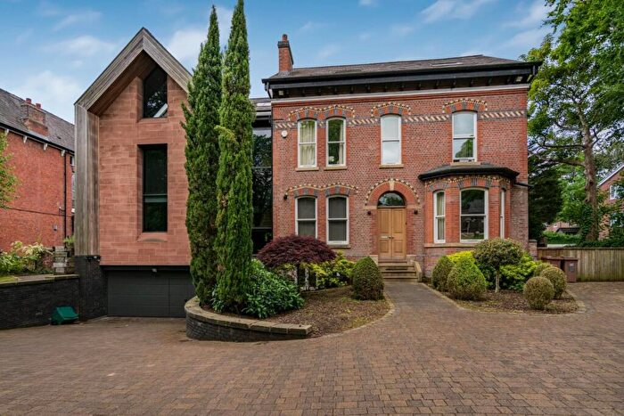 7 Bedroom Detached House For Sale In Ellesmere Road, Ellesmere Park, Manchester, M30