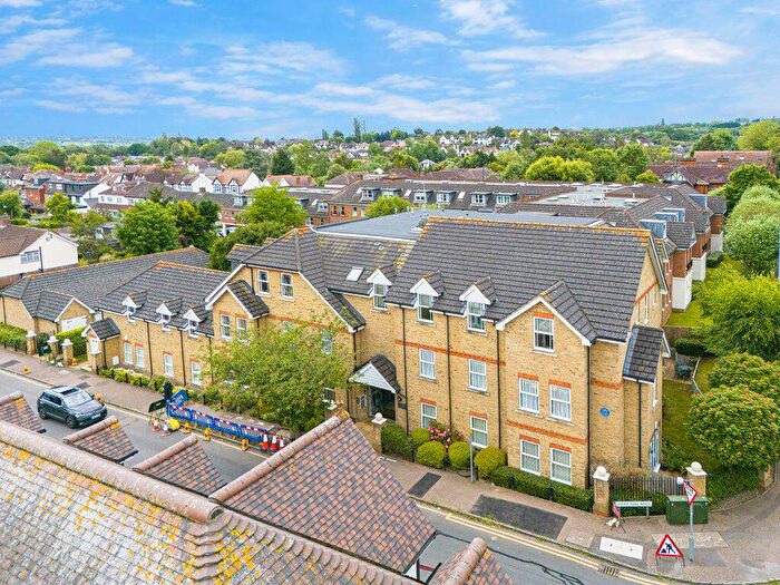 2 Bedroom Flat To Rent In Loughton, IG10