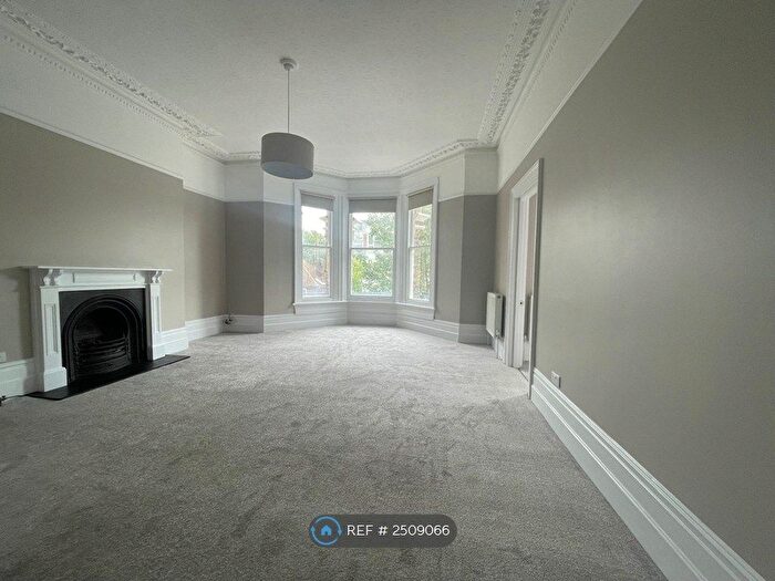 3 Bedroom Flat To Rent In Salisbury Road, Hove, BN3