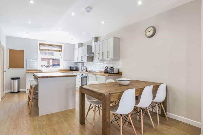 6 Bedroom House To Rent In Archery Place, Leeds, LS2