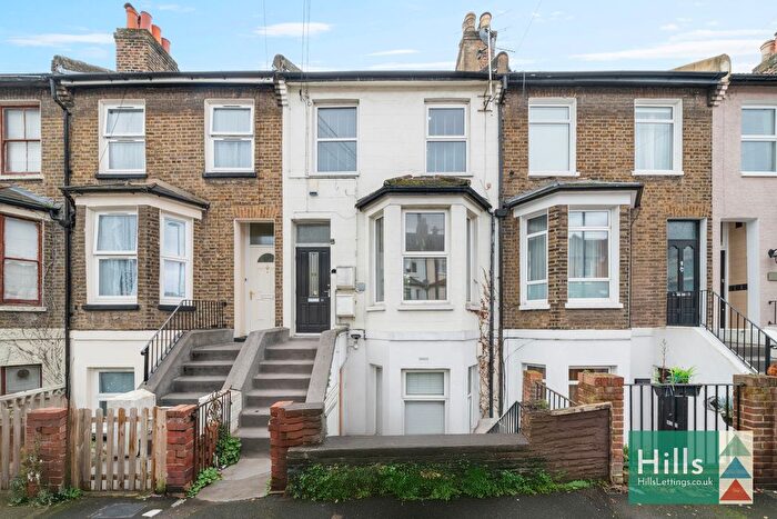 1 Bedroom Flat To Rent In Ronver Road, London, SE12