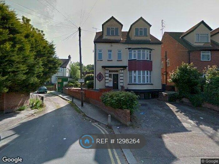 3 Bedroom Flat To Rent In Toledo Close, Southend-On-Sea SS1