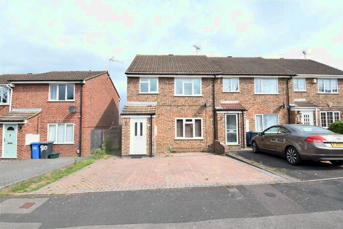 3 Bedroom End Of Terrace House To Rent In Wordsworth Avenue, Yateley, Hampshire, GU46