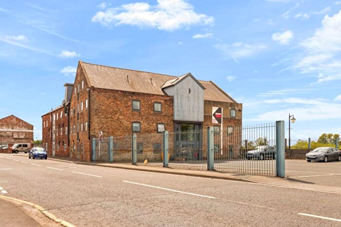 2 Bedroom Flat For Sale In Furleys Wharf, Gainsborough, Lincolnshire, DN21