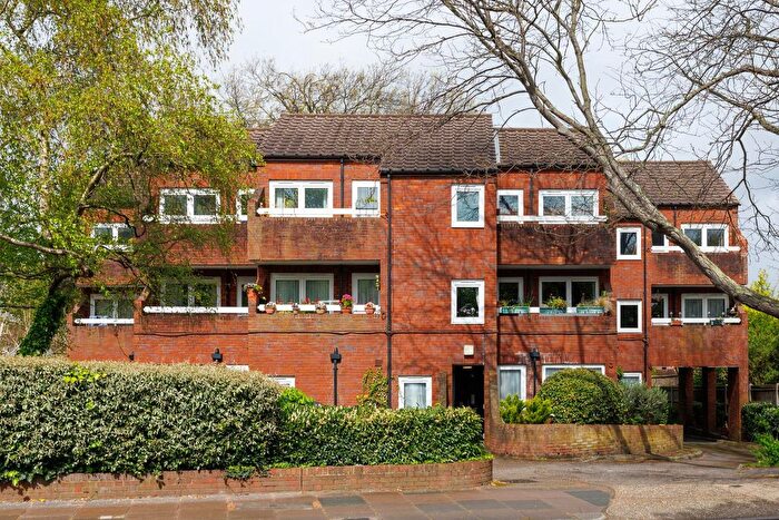 1 Bedroom Flat For Sale In Sheen Road, London, TW10