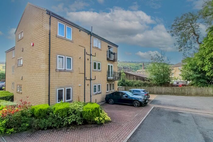2 Bedroom Flat To Rent In Bryndlee Court, Holmfirth, HD9
