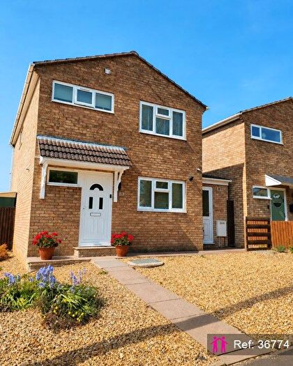 3 Bedroom Detached House For Sale In Hillside Walk, Peterborough, PE7
