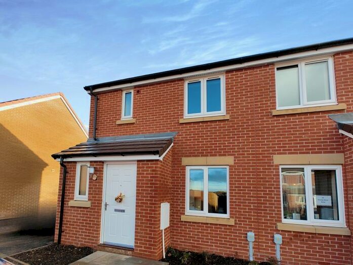 3 Bedroom End Of Terrace House To Rent In George Boon Drive - Lawrence Weston, BS11