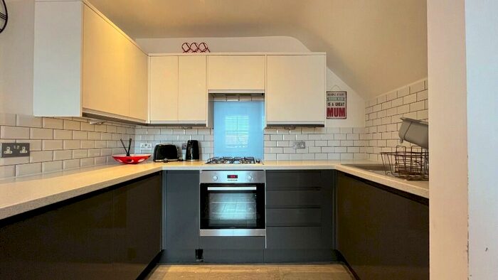 2 Bedroom Apartment To Rent In Birdhurst Rise, South Croydon, Surrey, CR2