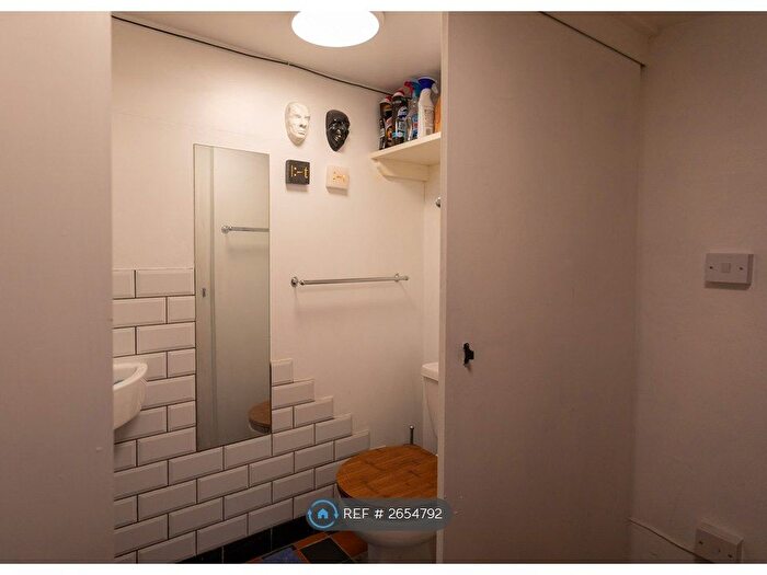 2 Bedroom Flat To Rent In Deronda Road, London, SE24