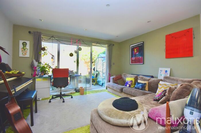 2 Bedroom Flat To Rent In Shakespeare Road, London, SE24