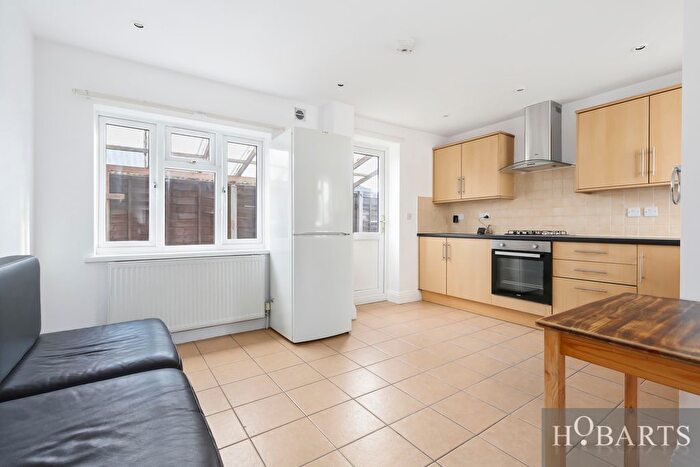 1 Bedroom Flat To Rent In Palace Road, Bounds Green, London, N11
