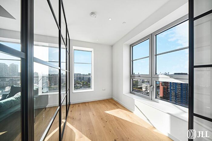 2 Bedroom Apartment To Rent In Douglass Tower, Good Luck Hope, E14