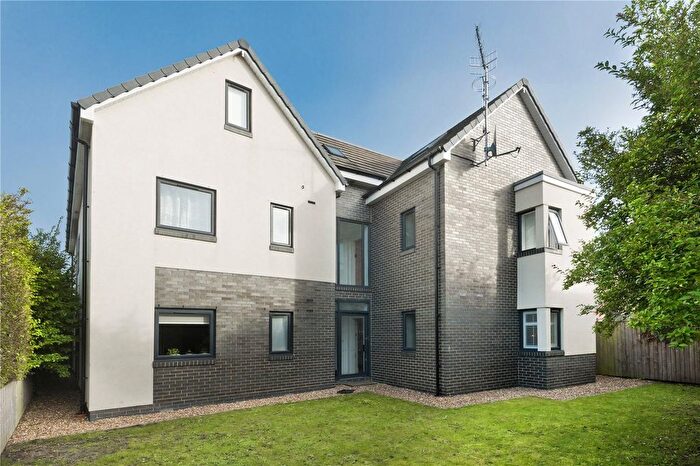 2 Bedroom Flat To Rent In Trinity Mews, Onslow Road, Guildford, Surrey, GU1