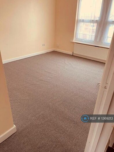 3 Bedroom Flat To Rent In Craven Park Road, London, NW10