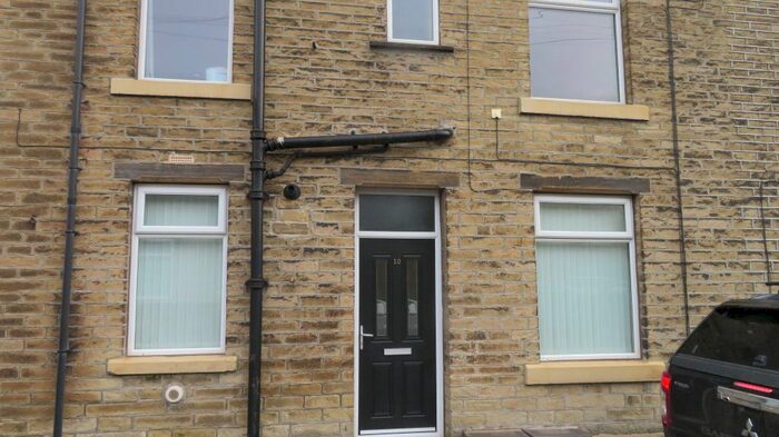 2 Bedroom Terraced House To Rent In Victoria Road, Bailiff Bridge, Brighouse, HD6