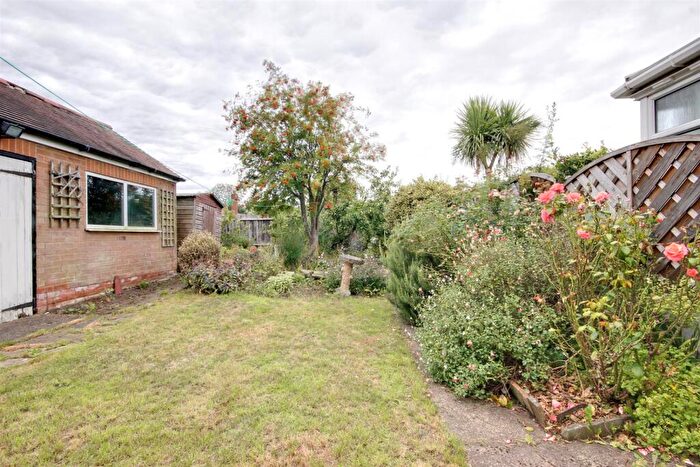 2 Bedroom Semi-Detached Bungalow For Sale In Oakdene, Cottingham, HU16