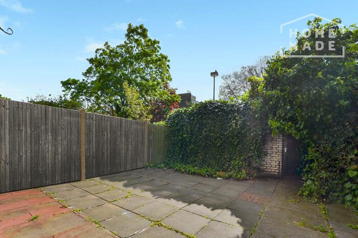 2 Bedroom Flat To Rent In Solander Gardens London, E1