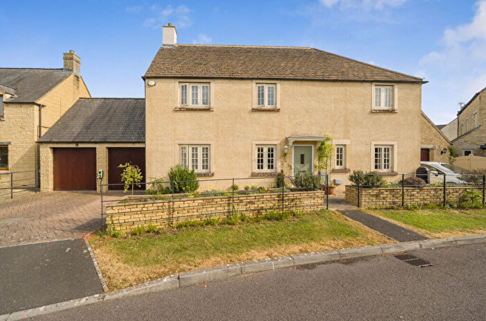 4 Bedroom Detached House For Sale In The Wern, Lechlade, GL7