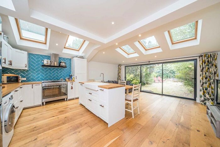 2 Bedroom Flat For Sale In Gleneldon Road, Streatham, SW16