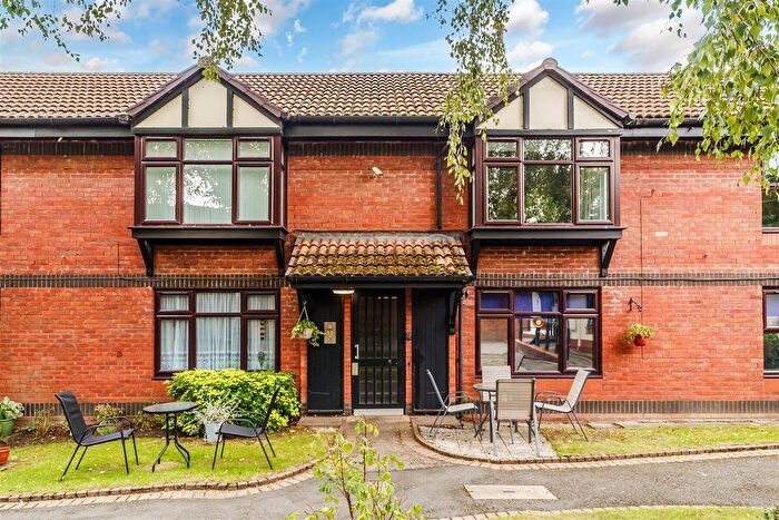 1 Bedroom Flat For Sale In Prospect Place, Epsom, KT17