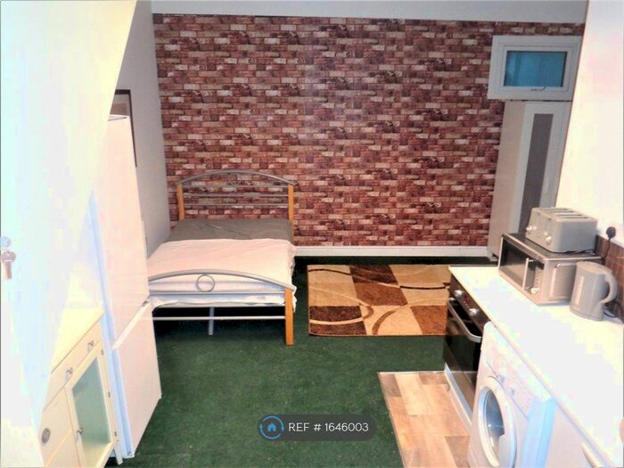 1 Bedroom Flat To Rent In Tower Square, Stoke-On-Trent, ST6