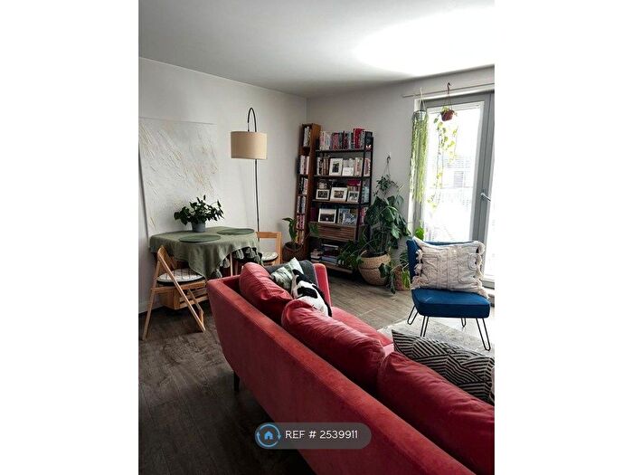 2 Bedroom Flat To Rent In Garand Court, London, N7