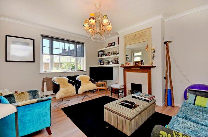 3 Bedroom Flat To Rent In Cathcart Road, Chelsea, London, SW10
