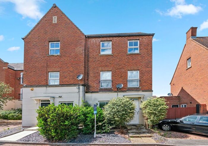 4 Bedroom Semi-Detached House For Sale In Stanwyck Lane, Oxley Park, Milton Keynes, Buckinghamshire, MK4