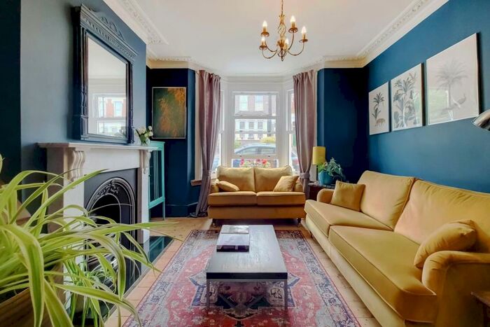 3 Bedroom End Of Terrace House To Rent In Dallin Road, Woolwich, London, SE18