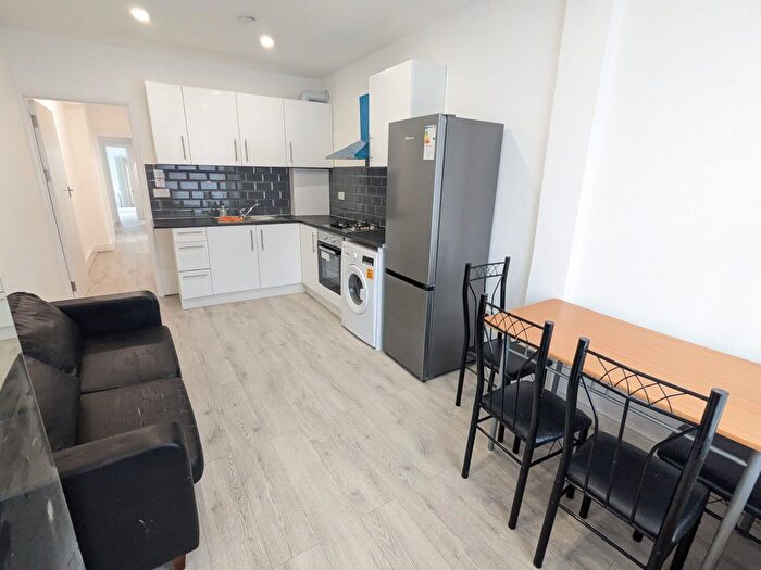 3 Bedroom Maisonette To Rent In Villiers Road, Willesden, London, NW2