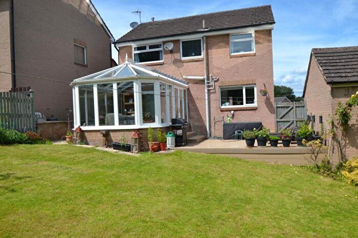 4 Bedroom Detached House For Sale In Evesham Grove, Idle, BD10