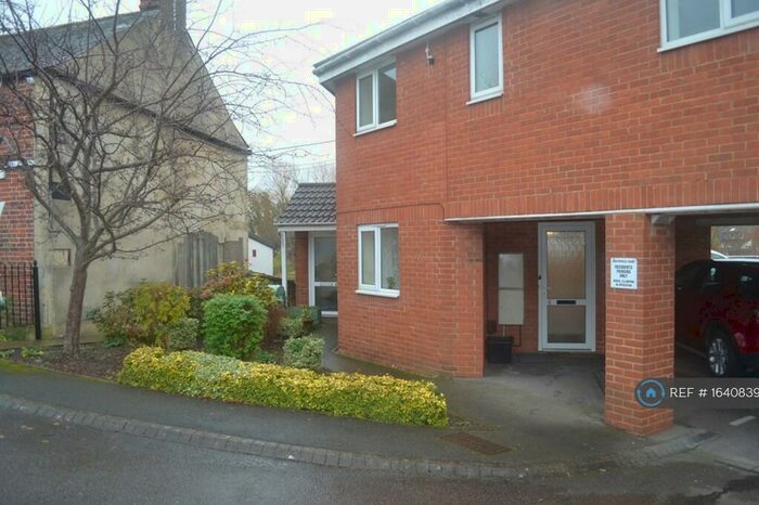 2 Bedroom Flat To Rent In Southfield Court, Trowbridge, BA14