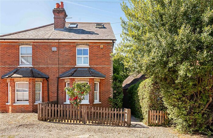 4 Bedroom Semi Detached House For Sale In Prospect Road, Rowledge, Farnham, Surrey, GU10