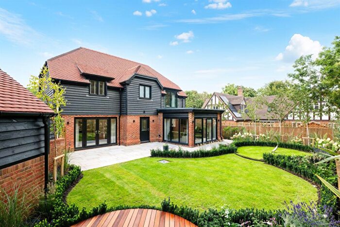 3 Bedroom Detached House For Sale In Huntersfield, Banstead, SM7