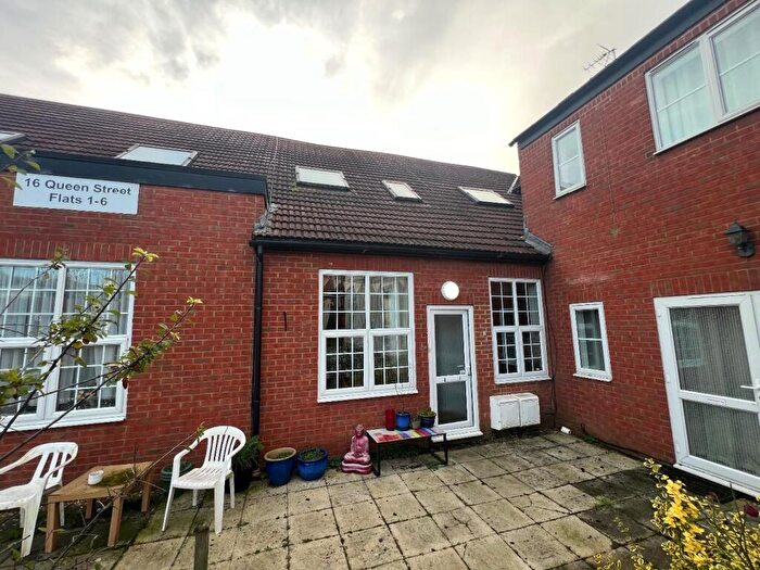 2 Bedroom Flat To Rent In Queen Street, Desborough, Kettering, NN14