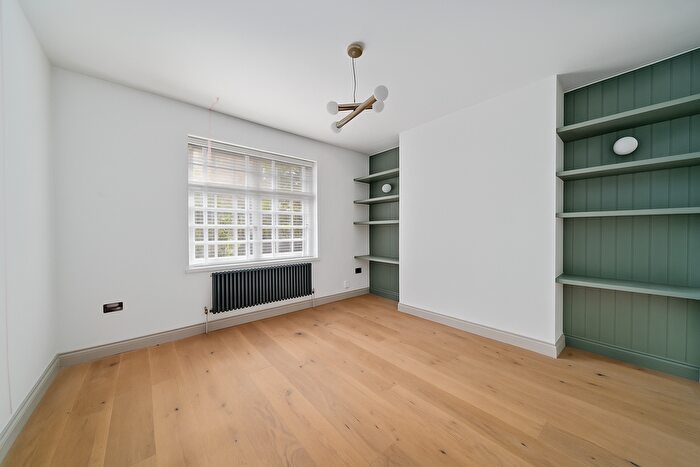 1 Bedroom Flat To Rent In Merrow Street, Walworth Village, London, SE17