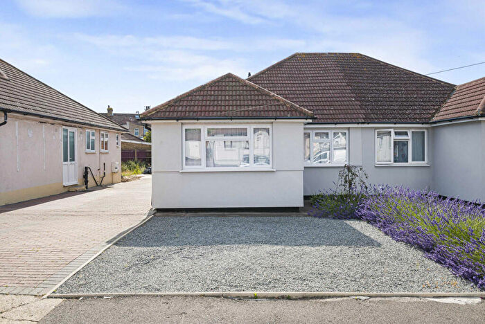 3 Bedroom Semi-Detached Bungalow For Sale In Sundridge Close, Dartford, DA1