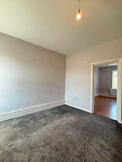 3 Bedroom Flat To Rent In Norwood Road, Southall, UB2