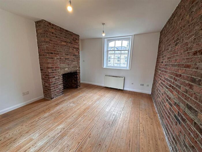 2 Bedroom Flat To Rent In Byram Court, Huddersfield, HD1