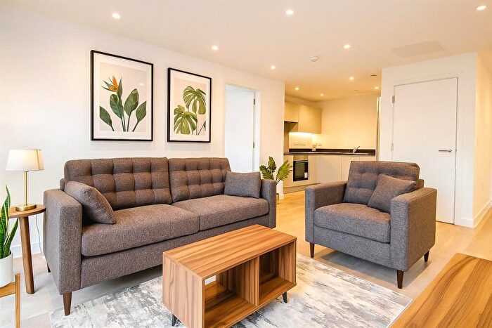 2 Bedroom Maisonette To Rent In Glenside Close, Kenley, CR8