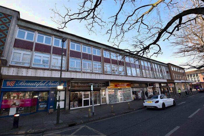 1 Bedroom Flat To Rent In The Boulevard, Crawley, RH10