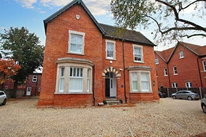 2 Bedroom Apartment To Rent In Linden Road, Bedford, Bedfordshire, MK40