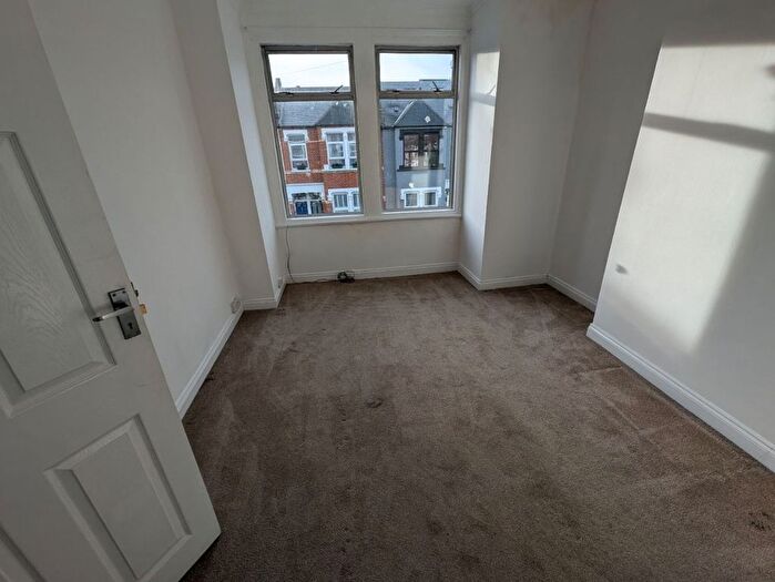 3 Bedroom Flat To Rent In Woodbury Street, London, SW17