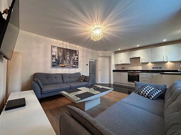 2 Bedroom Flat To Rent In West Ealing Broadway, W13