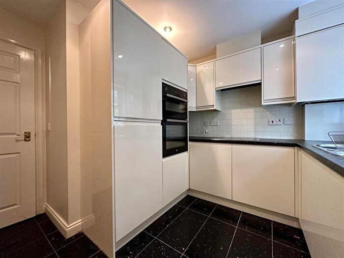 2 Bedroom Apartment To Rent In Brooklands Road, Sale, M33