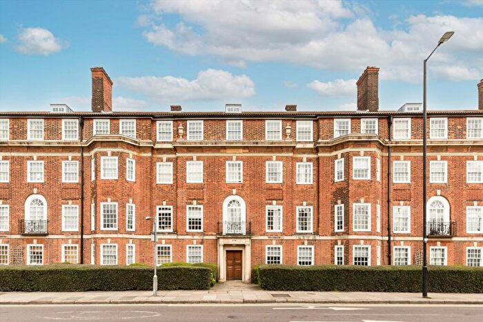 3 Bedroom Flat To Rent In Fortis Green, London, N10